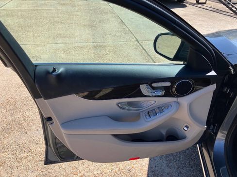 Used 2018 Mercedes-Benz C 300 Sedan image 9