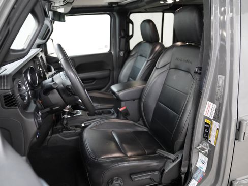Used 2023 Jeep Wrangler Sahara image 4