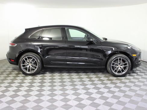 Used 2025 Porsche Macan image 8