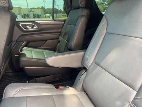 Used 2022 Chevrolet Tahoe Z71 w/ Luxury Package AWD/4WD image 28