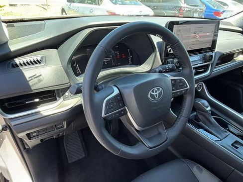 Used 2025 Toyota Grand Highlander FWD image 31