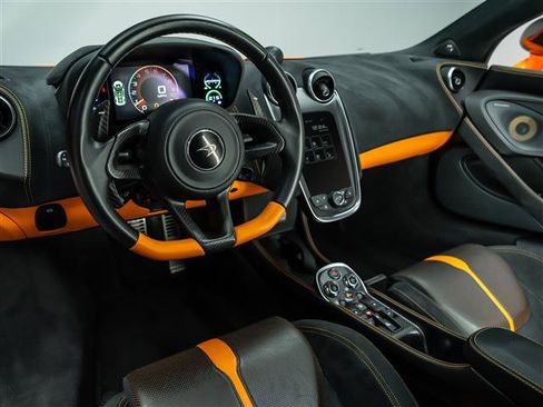 Used 2017 McLaren 570S image 26