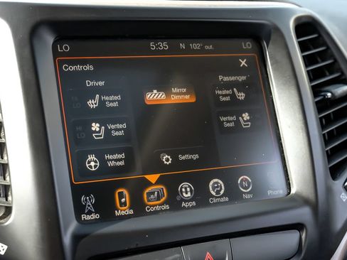 Used 2017 Jeep Cherokee Limited w/ Luxury Group AWD/4WD image 29