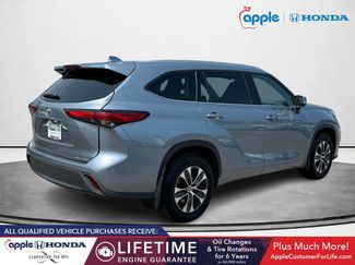 Used 2021 Toyota Highlander XLE AWD/4WD video 3