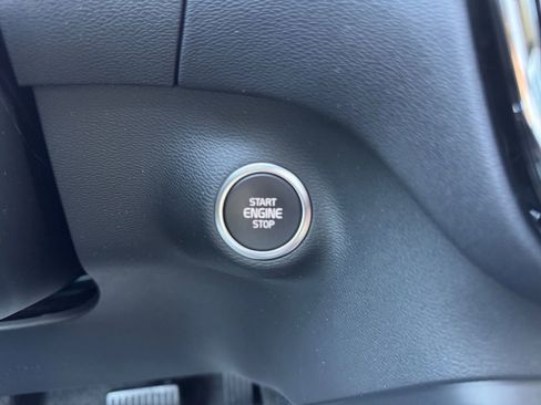 Certified 2025 Volvo XC40 B5 Plus image 17