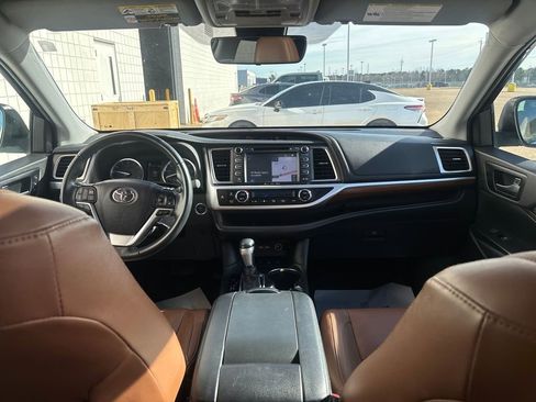 Used 2019 Toyota Highlander Limited image 24