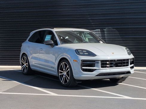 New 2026 Porsche Cayenne GTS image 7