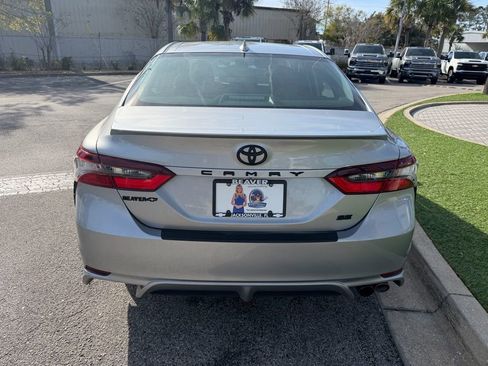 Used 2023 Toyota Camry SE image 6