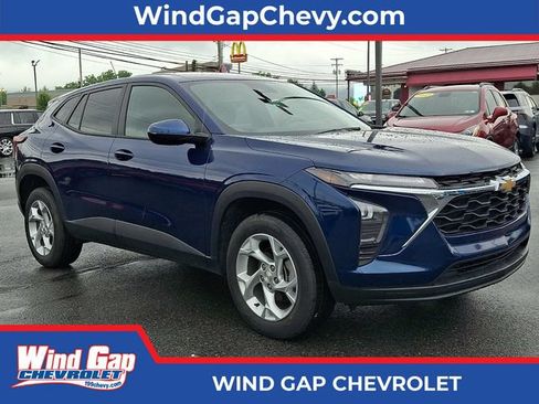Used 2024 Chevrolet Trax LS w/ LS Convenience Package FWD image 1