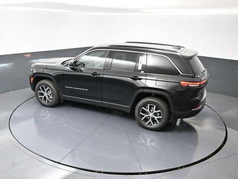 New 2025 Jeep Grand Cherokee Limited w/ Trailer Tow Package image 45