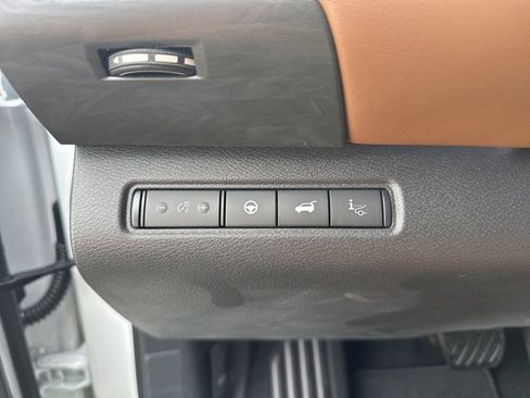 New 2026 Nissan Pathfinder Platinum image 12