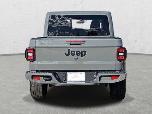 Used 2023 Jeep Gladiator Overland image 5