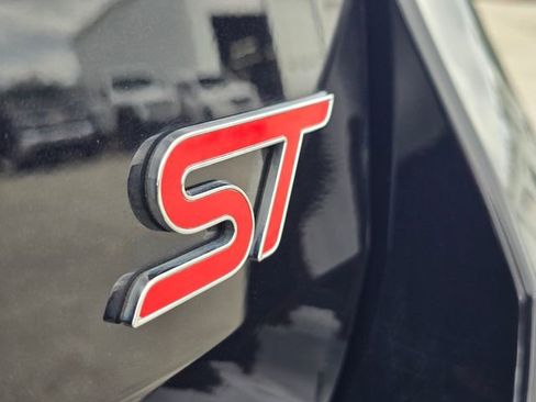 Used 2025 Ford Explorer ST image 9