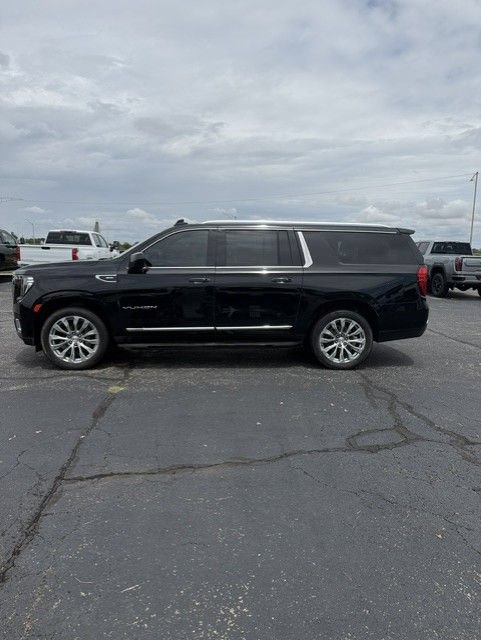 Used 2023 GMC Yukon XL SLT AWD/4WD image 3