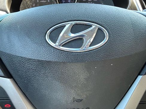 Used 2013 Hyundai Veloster w/ Style Pkg FWD image 18