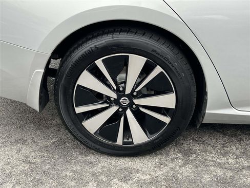 Certified 2021 Nissan Altima 2.5 SV w/ SV Premium Package image 11