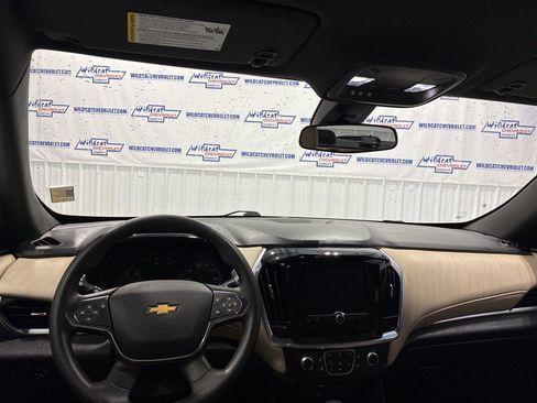 Used 2022 Chevrolet Traverse LS image 2
