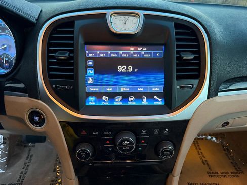 Used 2014 Chrysler 300 RWD image 28