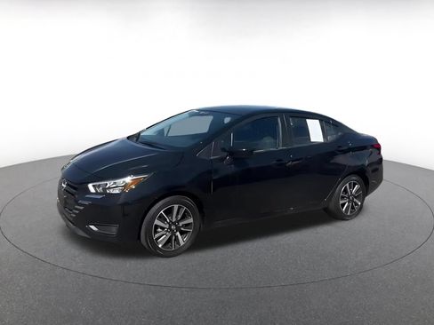 Used 2025 Nissan Versa SV FWD image 8