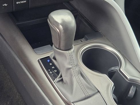 Used 2021 Toyota Camry SE w/ Convenience Package FWD image 19