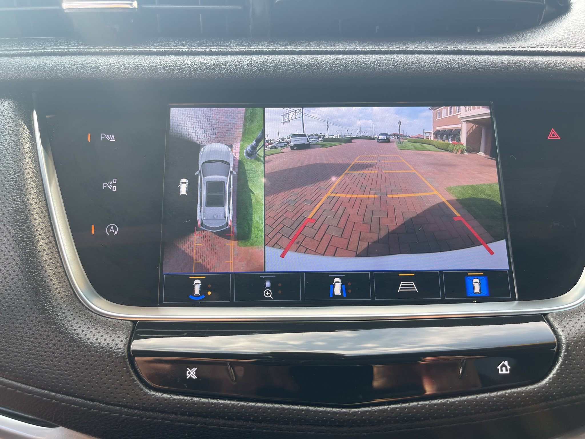 Used 2024 Cadillac XT5 Premium Luxury w/ Technology Package AWD/4WD image 25