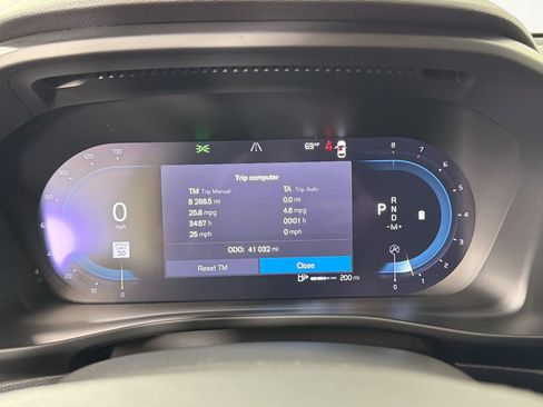 Certified 2023 Volvo XC40 B5 Plus image 11