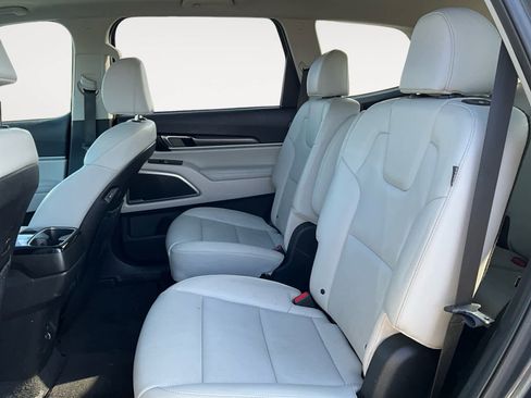 Used 2024 Kia Telluride S w/ S Sunroof Package image 13