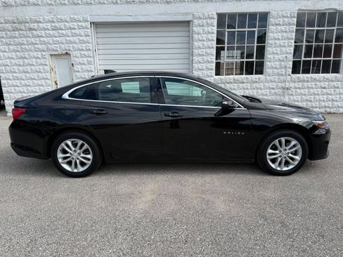 Used 2017 Chevrolet Malibu LT FWD image 4