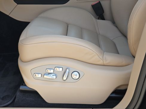 Certified 2026 Porsche Macan AWD/4WD image 23
