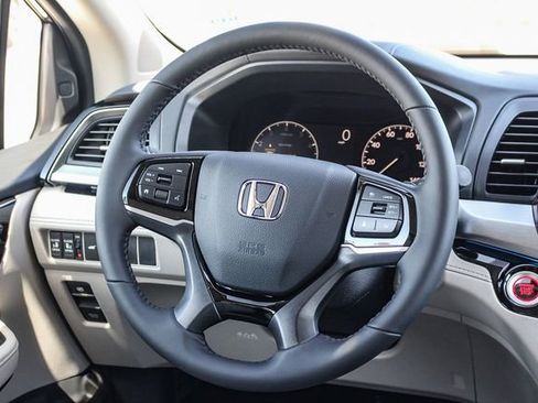 New 2026 Honda Odyssey Touring image 8