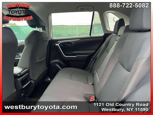 Used 2021 Toyota RAV4 LE AWD/4WD image 14