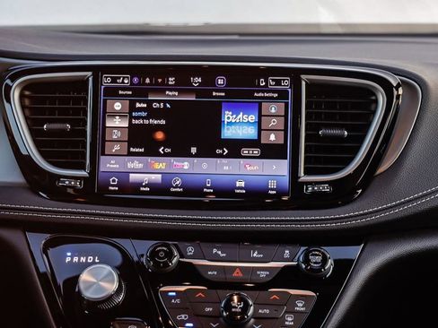 New 2027 Chrysler Pacifica Select FWD image 17