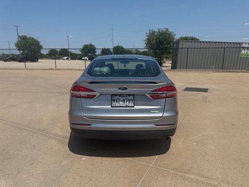 Used 2020 Ford Fusion SE w/ Equipment Group 151A FWD image 4