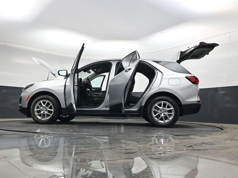 Used 2022 Chevrolet Equinox LT FWD image 38