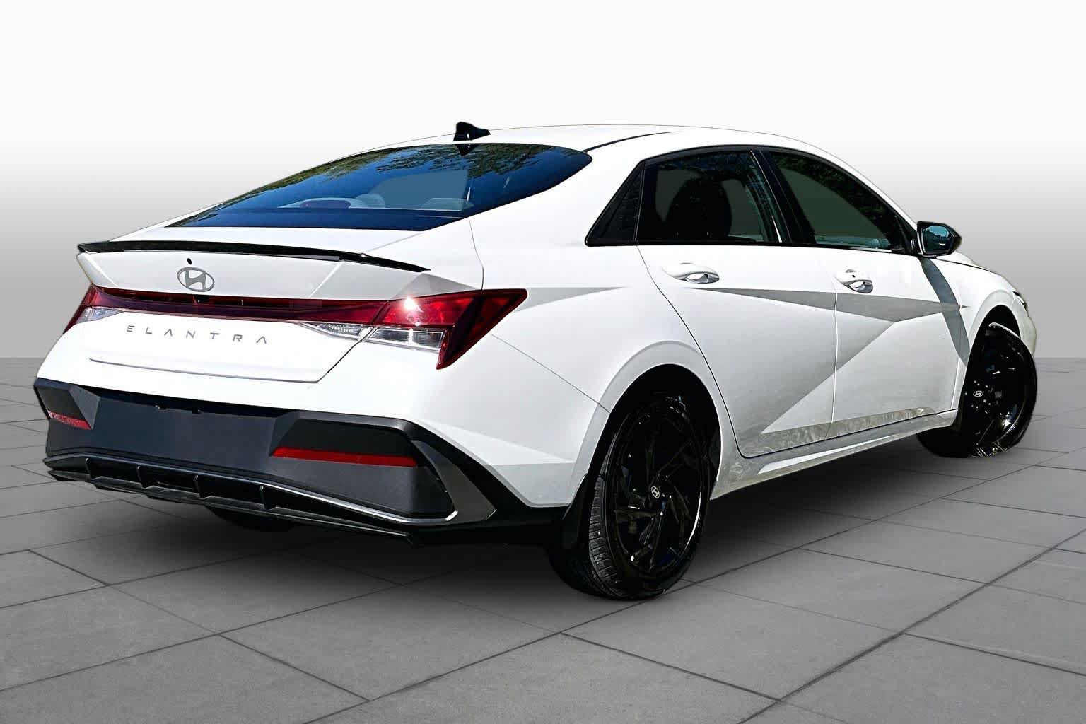 Used 2026 Hyundai Elantra Sport FWD image 13