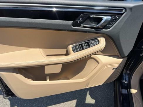 Used 2022 Porsche Macan AWD/4WD image 15
