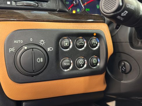 Used 2015 Maserati GranTurismo Convertible RWD image 39