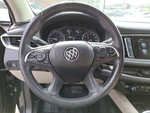 Used 2019 Buick Enclave Essence image 17