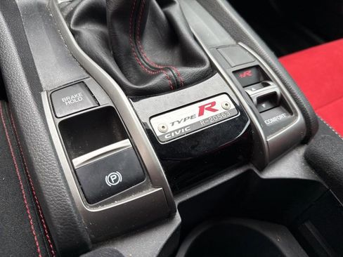 Used 2018 Honda Civic Type R image 17
