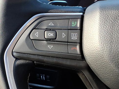 New 2025 Jeep Grand Cherokee Altitude image 13