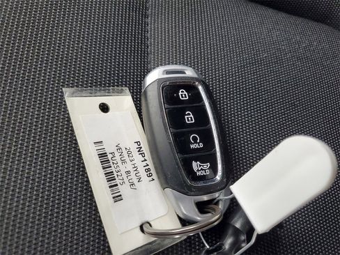 Used 2023 Hyundai Venue Limited image 25