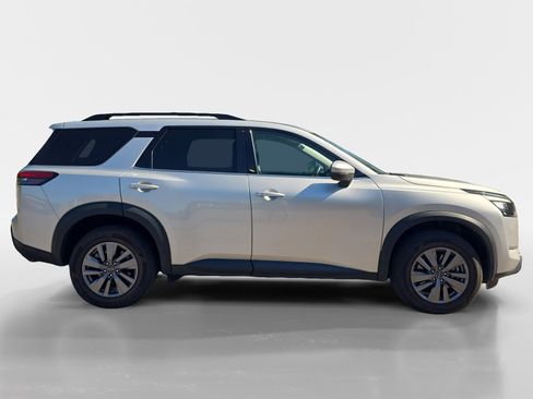 Used 2025 Nissan Pathfinder SV AWD/4WD image 6