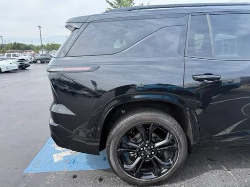 Used 2024 Chevrolet Traverse RS w/ LPO, Floor Liner Package AWD/4WD image 4