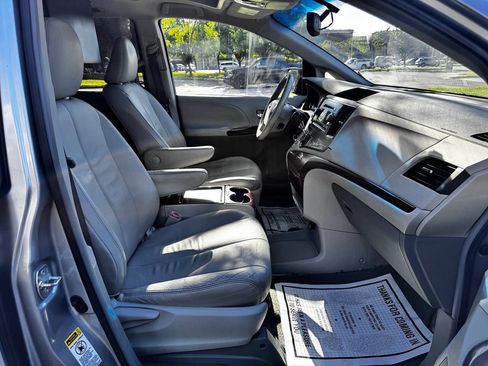 Used 2011 Toyota Sienna XLE FWD image 31