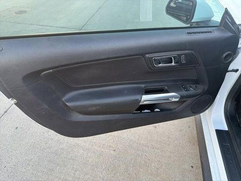 Used 2017 Ford Mustang Coupe image 10