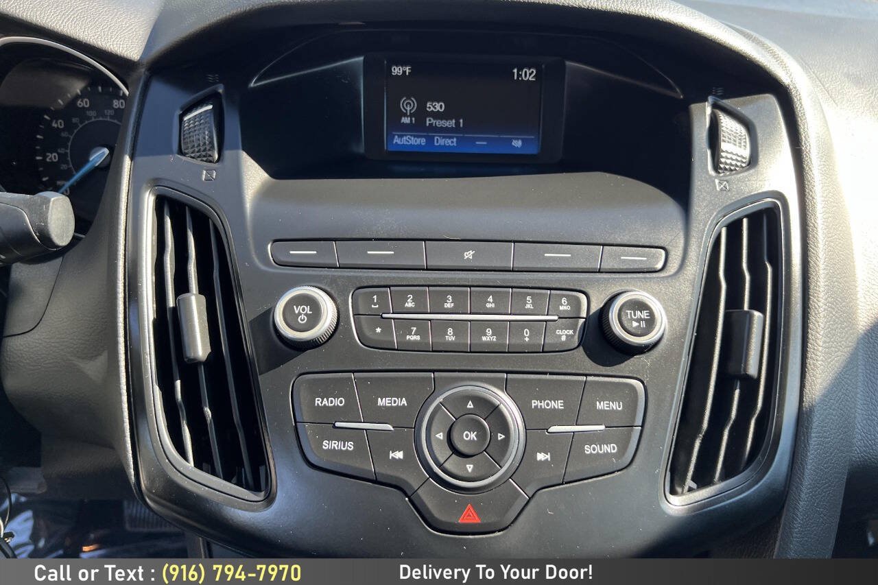 Used 2018 Ford Focus SE w/ Cold Weather Package FWD image 16