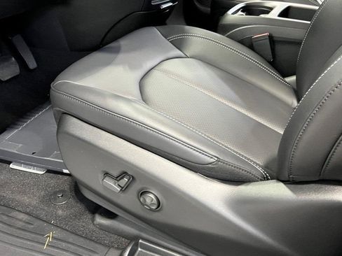 New 2026 Chrysler Pacifica Select image 23