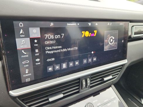 Used 2020 Porsche Cayenne Turbo image 17