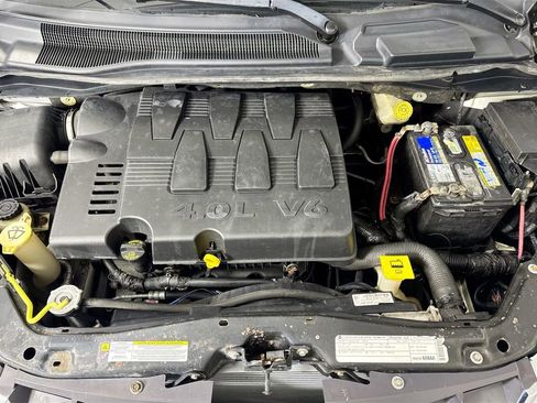 Used 2009 Chrysler Town & Country Touring image 35