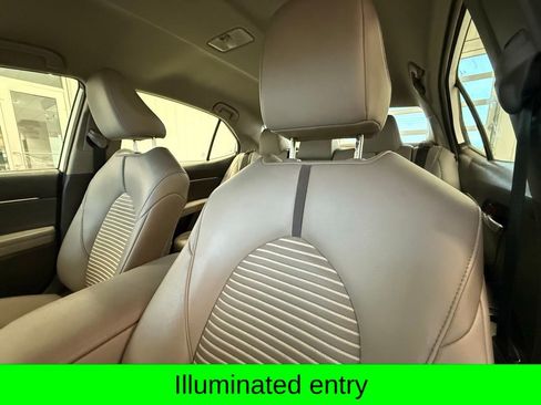 Used 2021 Toyota Camry SE image 10